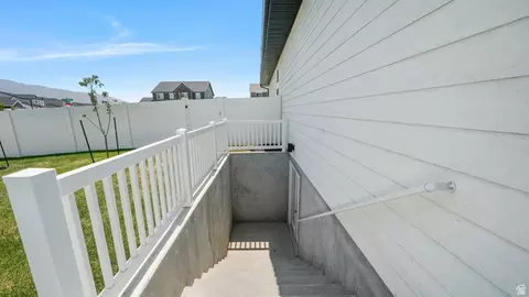Exterior - 1611 E Cottontail Dr, Eagle Mountain, UT 84005 photo 6 of 6