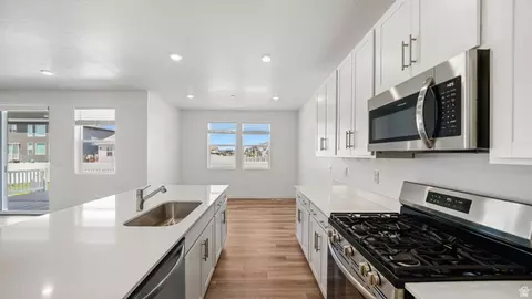 Kitchen - 1611 E Cottontail Dr, Eagle Mountain, UT 84005 photo 3 of 7