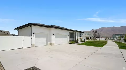 Exterior - 1611 E Cottontail Dr, Eagle Mountain, UT 84005 photo 1 of 6