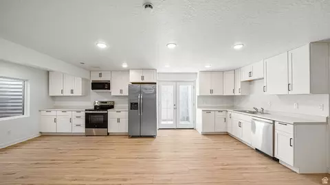 Kitchen - 1611 E Cottontail Dr, Eagle Mountain, UT 84005 photo 5 of 7