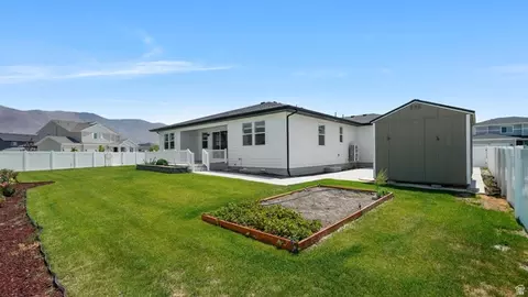 Exterior - 1611 E Cottontail Dr, Eagle Mountain, UT 84005 photo 3 of 6