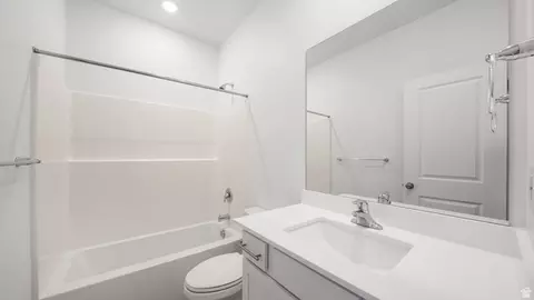 Bath - 1611 E Cottontail Dr, Eagle Mountain, UT 84005 photo 4 of 4