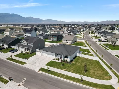 View/Area - 1611 E Cottontail Dr, Eagle Mountain, UT 84005 photo 2 of 7