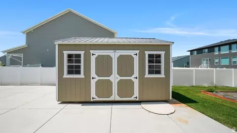 Exterior - 1611 E Cottontail Dr, Eagle Mountain, UT 84005 photo 4 of 6