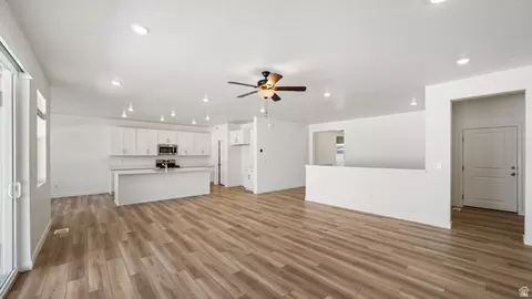 Living - 1611 E Cottontail Dr, Eagle Mountain, UT 84005 photo 2 of 4