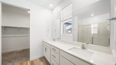 Bath - 1611 E Cottontail Dr, Eagle Mountain, UT 84005 photo 2 of 4