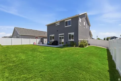 Exterior - 1644 W Red Pine Dr, Syracuse, UT 84075 photo 7 of 11
