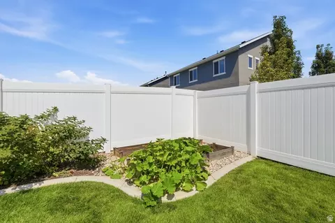 Exterior - 1644 W Red Pine Dr, Syracuse, UT 84075 photo 11 of 11