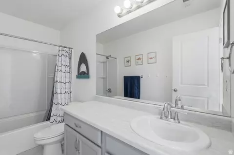 Bath - 1644 W Red Pine Dr, Syracuse, UT 84075 photo 4 of 4