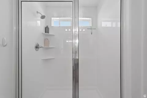 Bath - 1644 W Red Pine Dr, Syracuse, UT 84075 photo 2 of 4