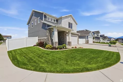 Exterior - 1644 W Red Pine Dr, Syracuse, UT 84075 photo 4 of 11