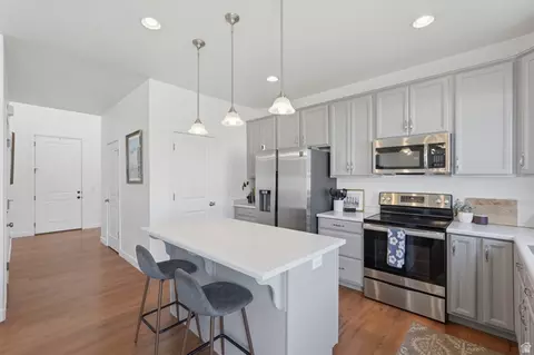 Kitchen - 1644 W Red Pine Dr, Syracuse, UT 84075 photo 2 of 3