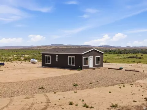 Exterior - 32 Sevier Riv #32, Levan, UT 84639 photo 6 of 13