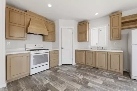 Kitchen - 32 Sevier Riv #32, Levan, UT 84639 photo 1 of 2