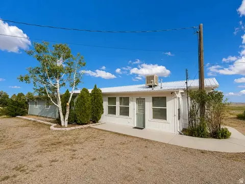 Exterior - 910 E Clawson Bench Rd, Clawson, UT 84516 photo 3 of 20