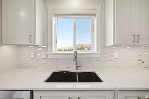 Kitchen - 437 N 800 E, Hyde Park, UT 84318 photo 3 of 4