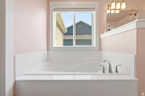 Bath - 437 N 800 E, Hyde Park, UT 84318 photo 1 of 3