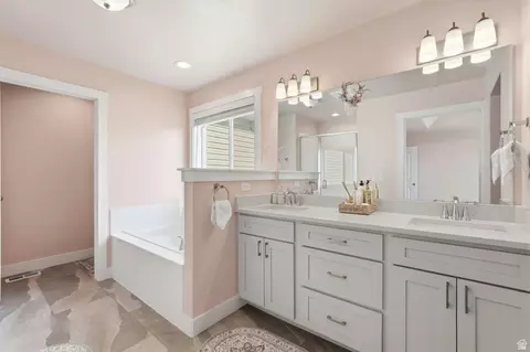 Bath - 437 N 800 E, Hyde Park, UT 84318 photo 2 of 3