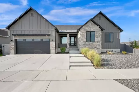 Exterior - 2311 E Cobble Creek Ln, Eagle Mountain, UT 84005 photo 2 of 4