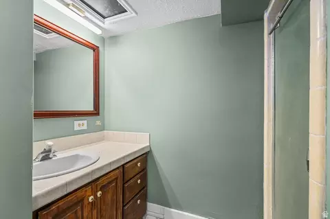 Bath - 230 Temple View Dr, River Heights, UT 84321 photo 5 of 6