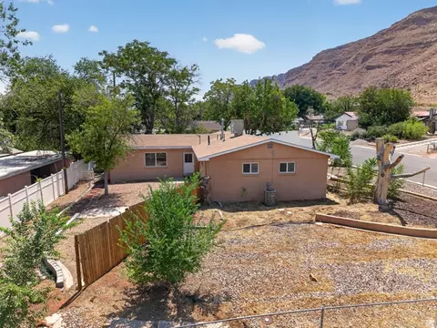 Exterior - 683 Mountainview Dr, Moab, UT 84532 photo 2 of 10
