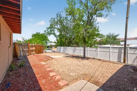 Exterior - 683 Mountainview Dr, Moab, UT 84532 photo 5 of 10