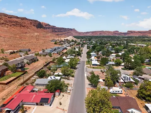 View/Area - 683 Mountainview Dr, Moab, UT 84532 photo 3 of 4