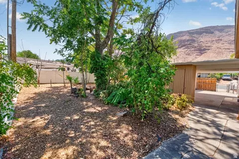 Exterior - 683 Mountainview Dr, Moab, UT 84532 photo 8 of 10