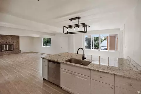 Living - 683 Mountainview Dr, Moab, UT 84532 photo 1 of 5