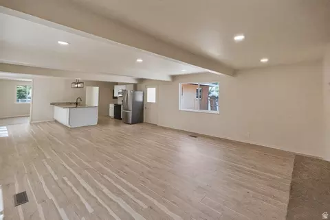 Living - 683 Mountainview Dr, Moab, UT 84532 photo 2 of 5