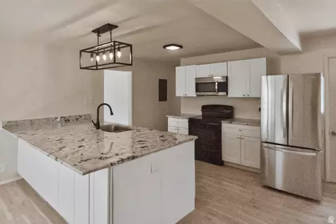 Kitchen - 683 Mountainview Dr, Moab, UT 84532 photo 1 of 1