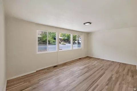 Living - 683 Mountainview Dr, Moab, UT 84532 photo 4 of 5