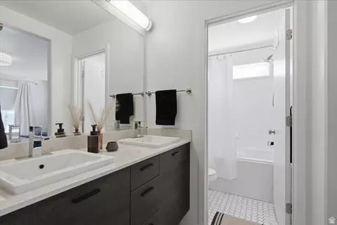 Bath - 1578 E Maple Way, Layton, UT 84040 photo 4 of 5