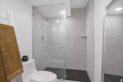 Bath - 1578 E Maple Way, Layton, UT 84040 photo 2 of 5