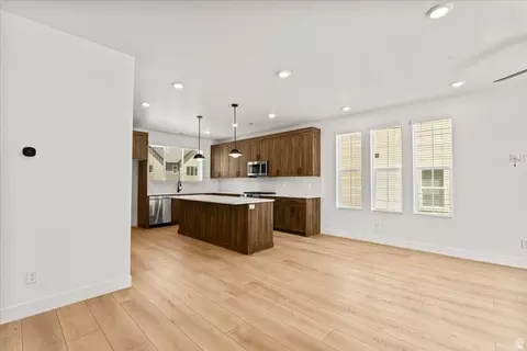 Living - 862 E Brookshade Ln S #106, Murray, UT 84107 photo 1 of 2
