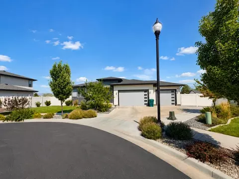 8283 S Mallard Ln, West Jordan, UT 84088
