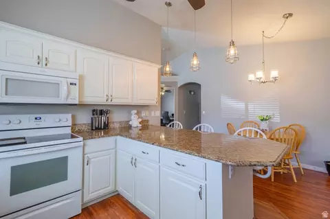 Kitchen - 504 E Telegraph St #72, Washington, UT 84780 photo 4 of 5