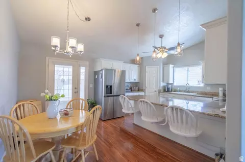 Dining - 504 E Telegraph St #72, Washington, UT 84780 photo 1 of 2
