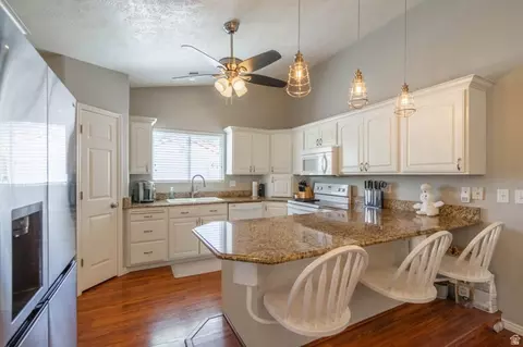 Kitchen - 504 E Telegraph St #72, Washington, UT 84780 photo 2 of 5
