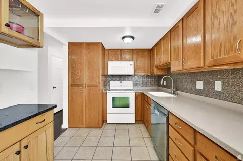 Kitchen - 455 E 5600 S #D, Murray, UT 84107 photo 2 of 3