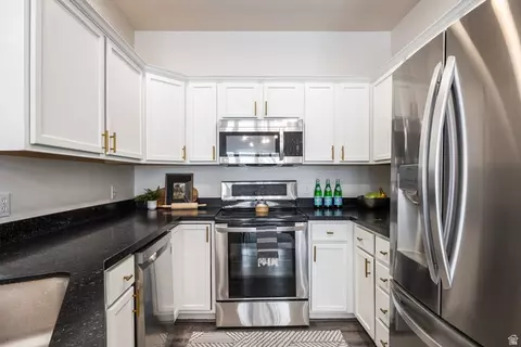 Kitchen - 188 E Mountain Peak Dr S, Draper, UT 84020 photo 1 of 2