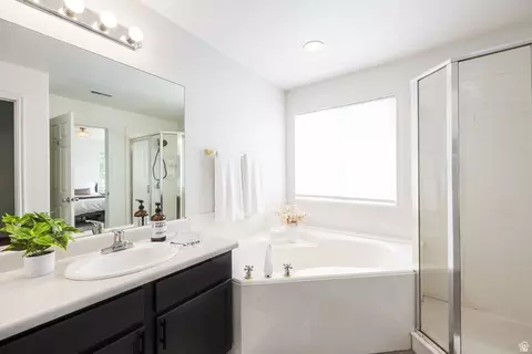 Bath - 188 E Mountain Peak Dr S, Draper, UT 84020 photo 2 of 5
