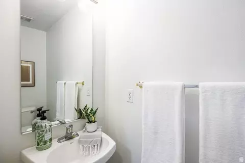 Bath - 188 E Mountain Peak Dr S, Draper, UT 84020 photo 1 of 5