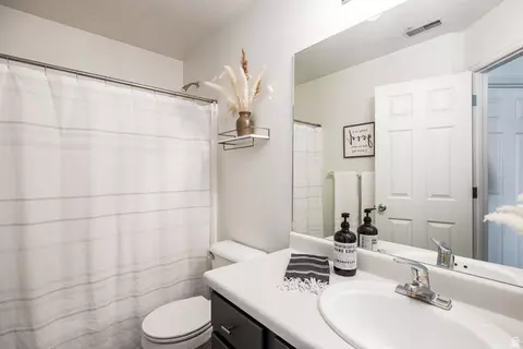 Bath - 188 E Mountain Peak Dr S, Draper, UT 84020 photo 5 of 5