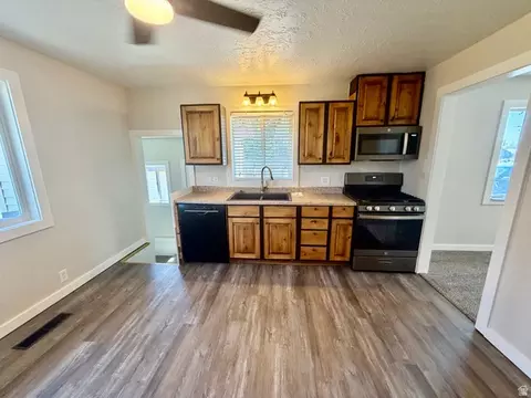 Kitchen - 390 N 2nd E, Preston, ID 83263 photo 2 of 2