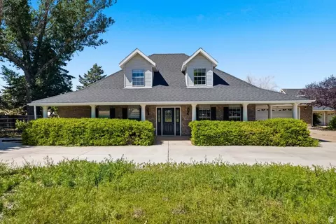 885 N Horsemans Dr, Dammeron Valley, UT 84783