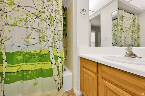 Bath - 6914 S 855 E, Midvale, UT 84047 photo 4 of 5
