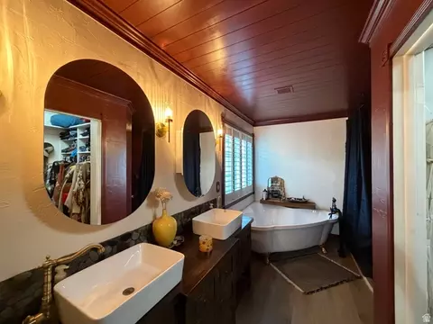 Bath - 6914 S 855 E, Midvale, UT 84047 photo 2 of 5