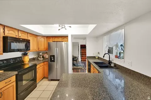 Kitchen - 6914 S 855 E, Midvale, UT 84047 photo 1 of 4