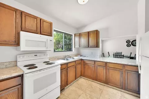 Kitchen - 6914 S 855 E, Midvale, UT 84047 photo 4 of 4